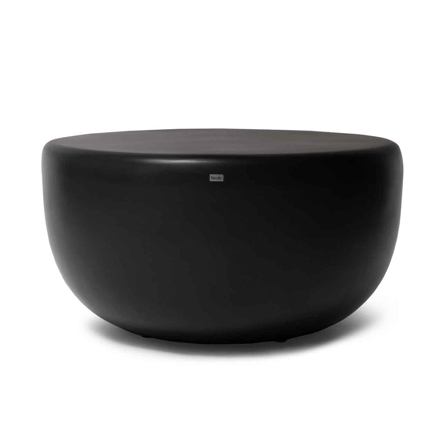 77 cm modern round outdoor concrete coffee table in black. This is one of the many concrete table options from our &