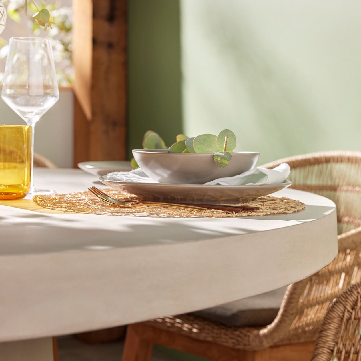 Zen outdoor concrete round dining table 150cm in white