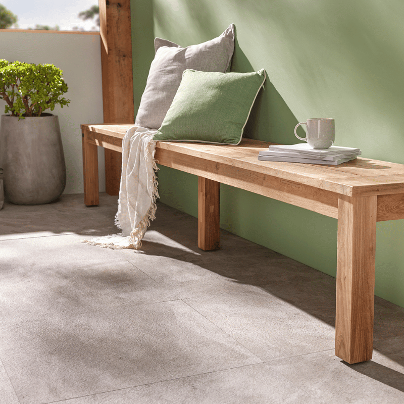 The light-brown 270 cm long wooden &